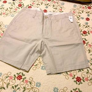 Mens Old Navy shorts nwt size 34 light grey